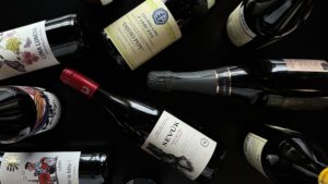 bottiglie di etichette di vino naturale